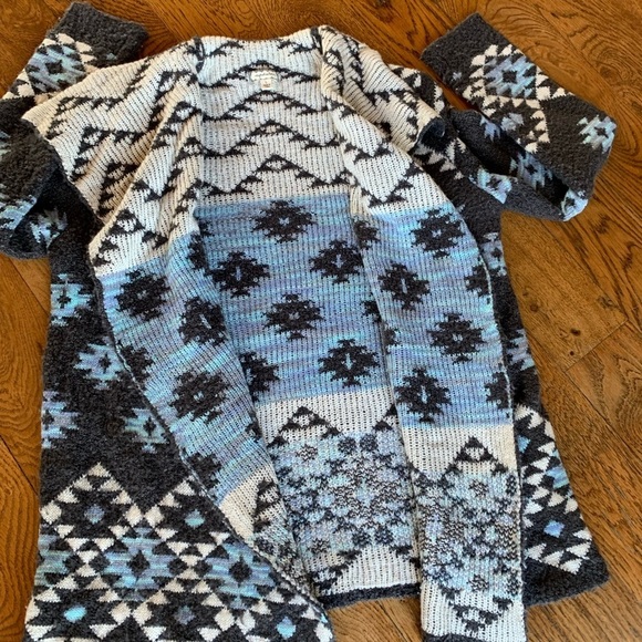 Eyeshadow Aztec & Tribal Print Open Navy Cardigan Sweater - Picture 9 of 12